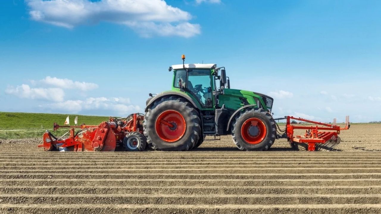 FHU Agrotech, firma, która doskonale rozumie, że sukces w gospodarstwie zależy od niezawodności maszyn. Jako sprawdzony partner w nowoczesnym rolnictwie, dostarcza rozwiązania, które pozwalają rolnikom spać spokojnie, wiedząc, że ich park maszynowy jest w najlepszych rękach